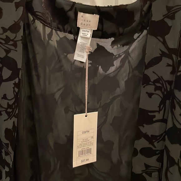 A New Day Black Floral Velvet Short-Sleeved Kimono. Never worn, but tag removed. - Picture 2 of 6